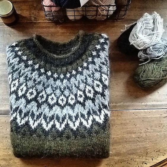 Klassisch gestaltete Pullover