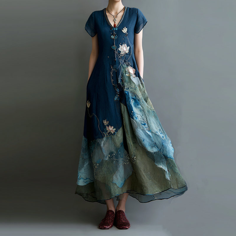 Klassisch gestaltete Kleid
