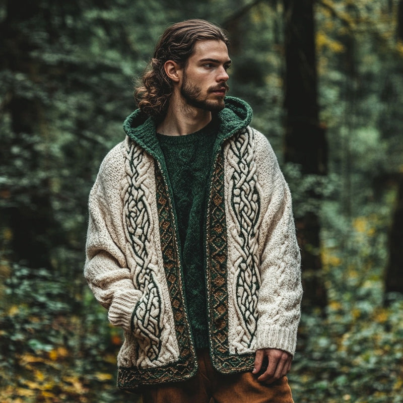 Wunderschön gefertigte Strickjacke