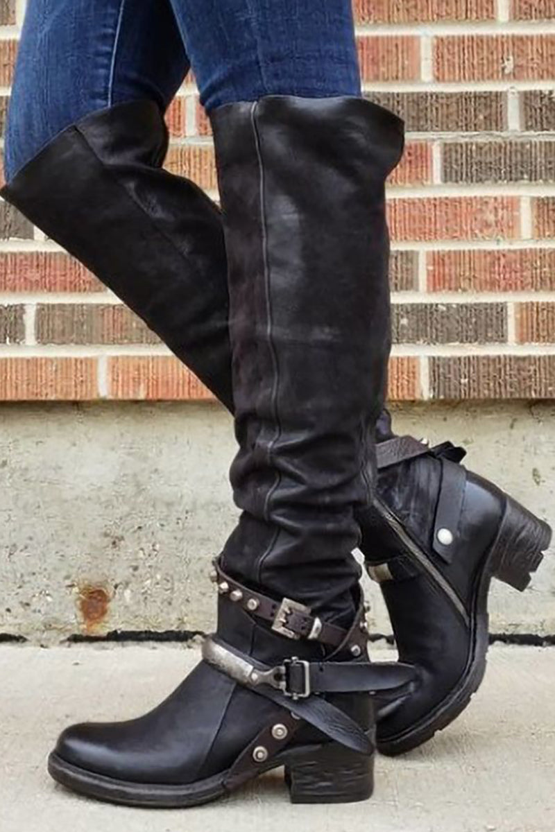 Knöchelhohe Stiefel mit Schnalle