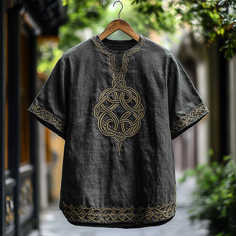 Klassisch gestaltete T-Shirt