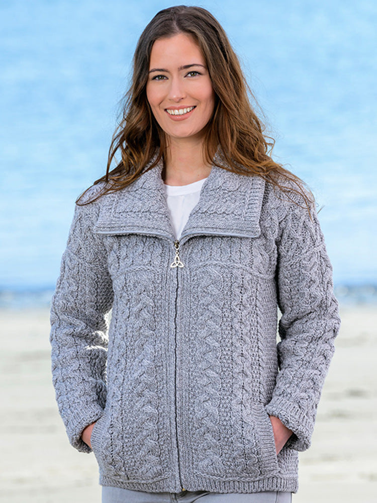 Durchdacht gestaltete Strickjacke