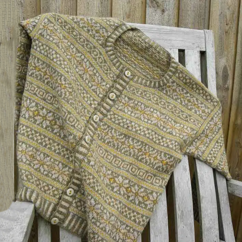 Durchdacht gestaltete Strickjacke