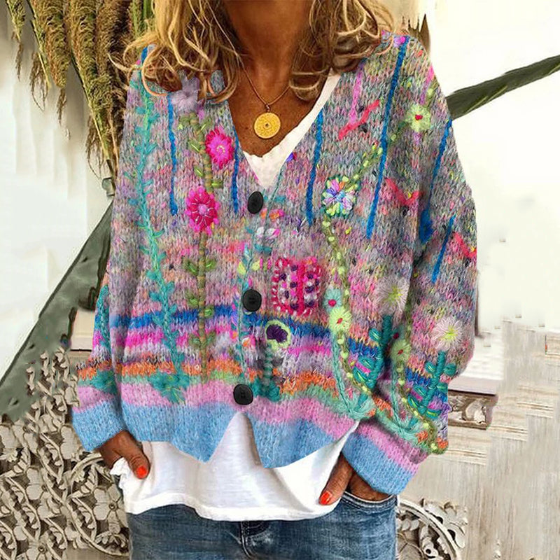 Klassisch gestaltete Strickjacke