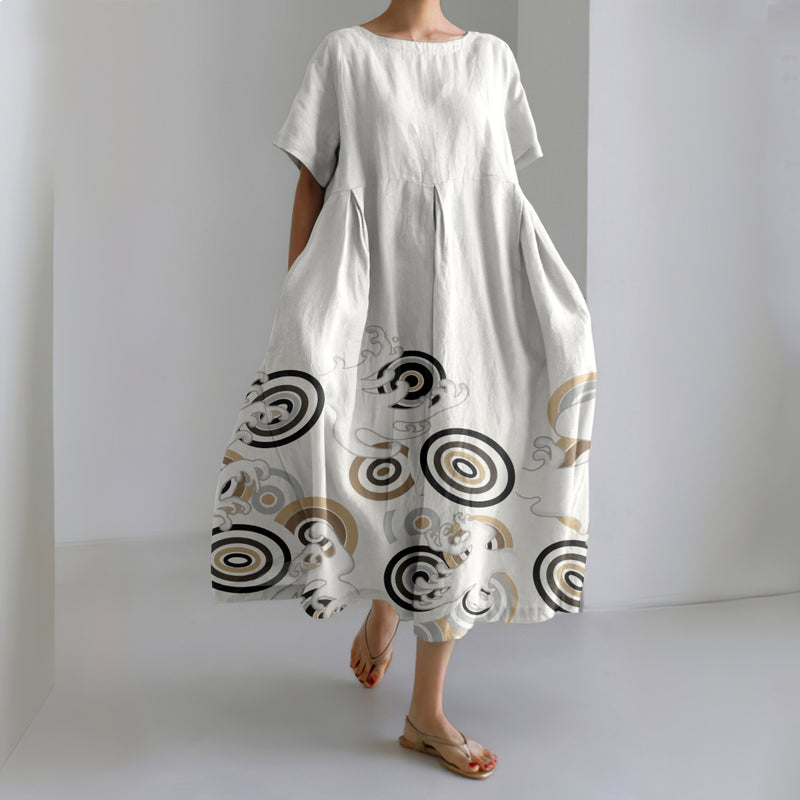 Klassisch gestaltete Kleid