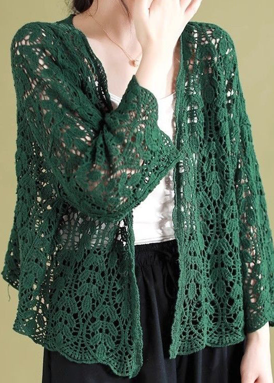 Wunderschön gefertigte Strickjacke im klassischen Stil