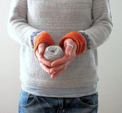 MW | Grauer Pullover im Boho-Stil