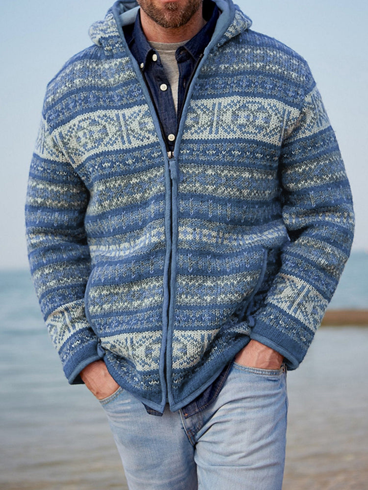 Klassisch gestaltete Strickjacke