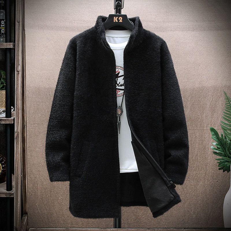 Klassisch gestaltete Strickjacke