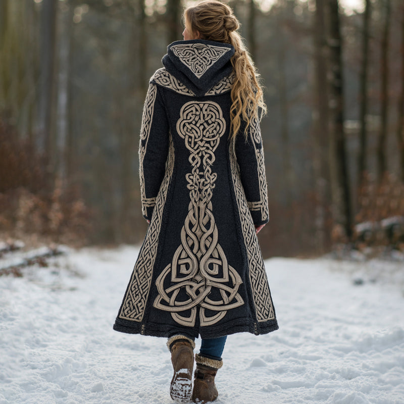 Klassisch gestaltete Strickjacke