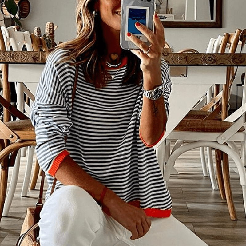MW | Blau gestreifter Pullover mit orangefarbenem Rand