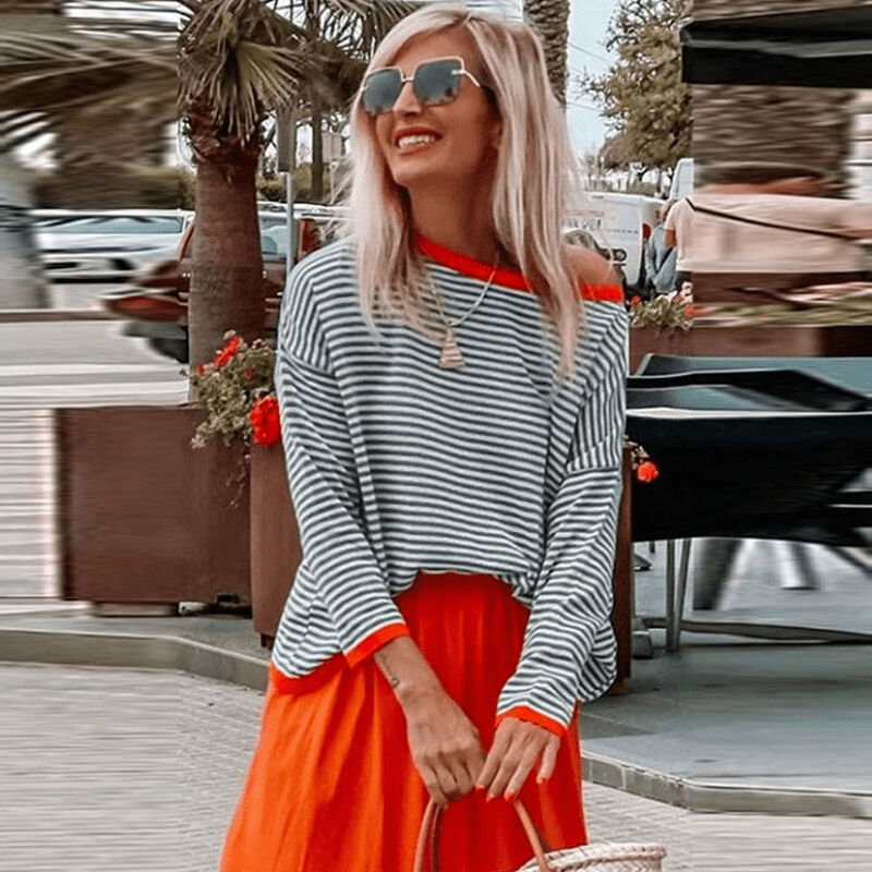 MW | Blau gestreifter Pullover mit orangefarbenem Rand