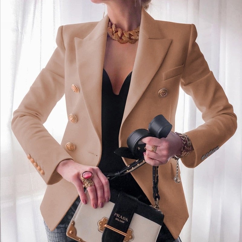Klassisch gestaltete Jacke
